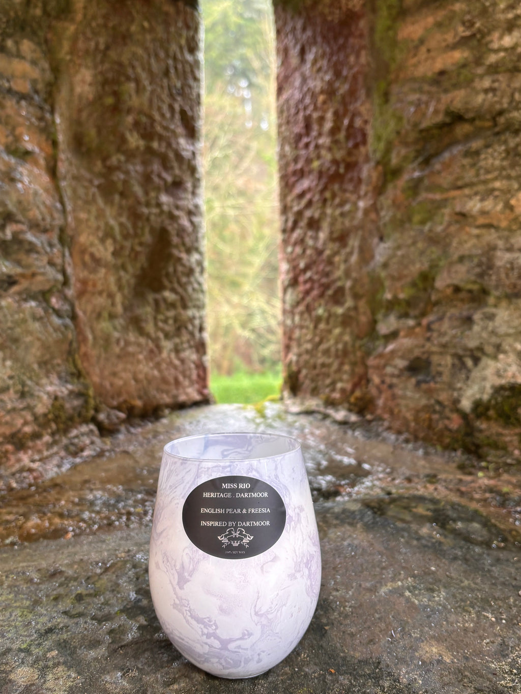 Luxury Heritage Dartmoor candle in a luxury white marble candle vessel. 