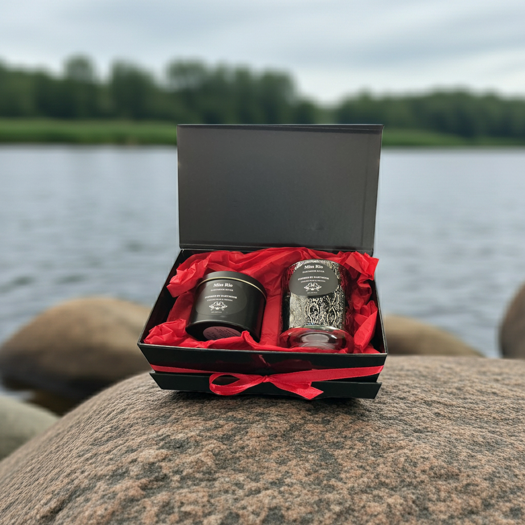 Luxury soy candles vegan friendly gift set in black and sliver . Inspired by Dartmoor 